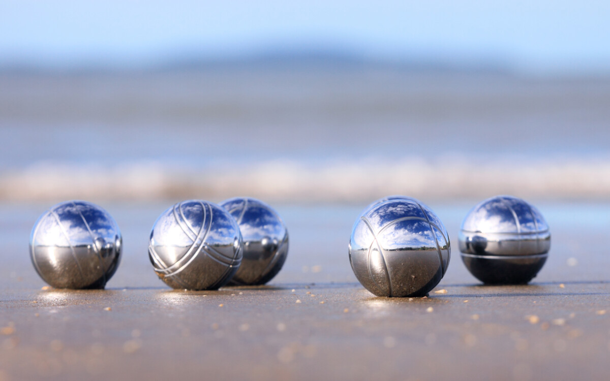 Can You Play Bocce Ball on Beach, Grass, Concrete, Indoors? Backyard