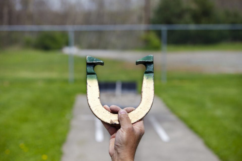 How To Play Horseshoes Horseshoes Rules Guide Backyard Sidekick