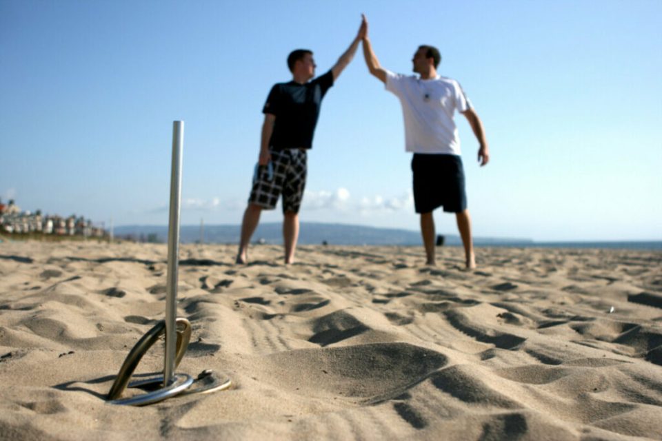 How to Play Horseshoes Horseshoes Rules Guide Backyard Sidekick
